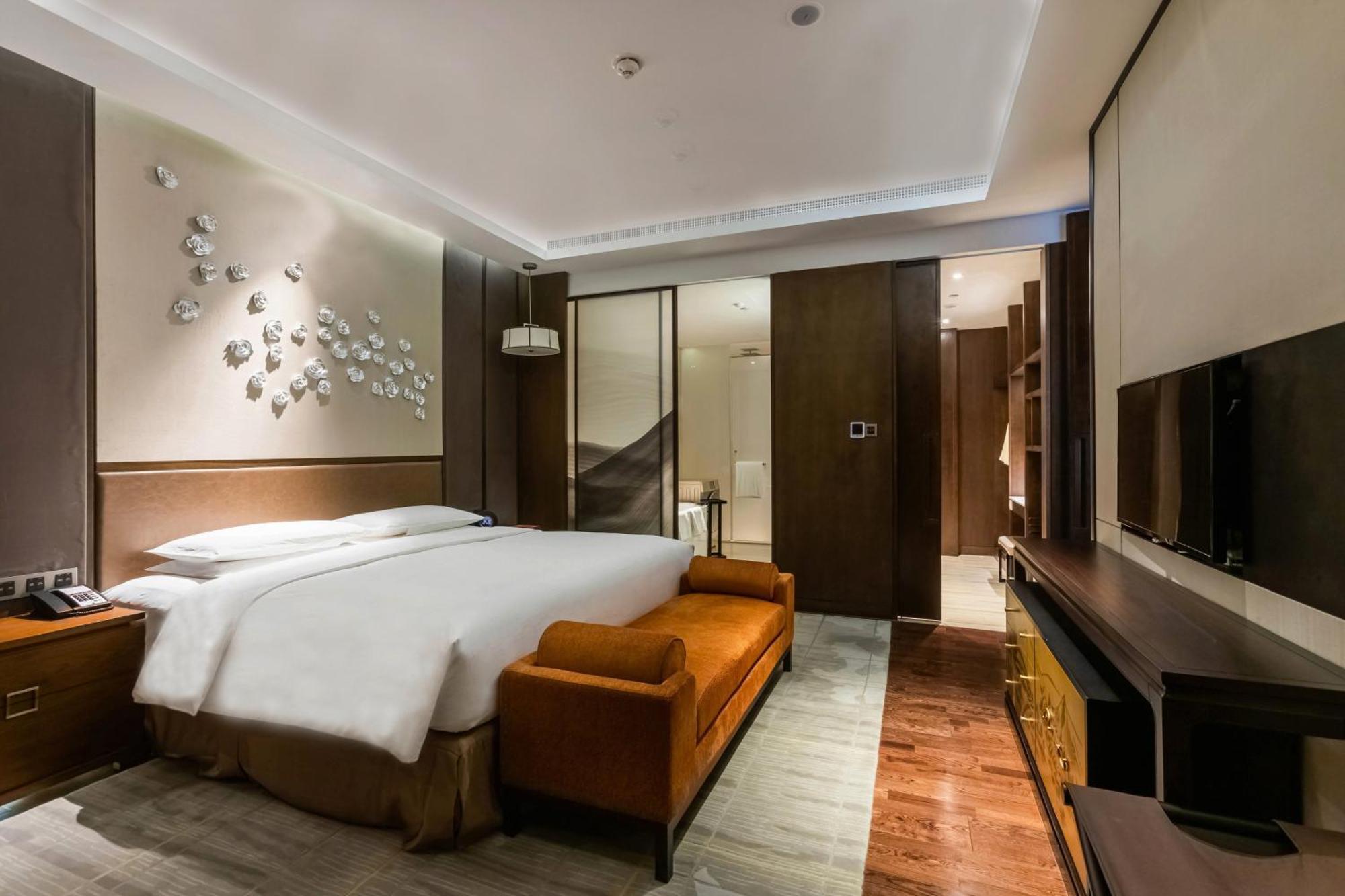 Hualuxe Wuxi Taihu Hotel Exterior foto