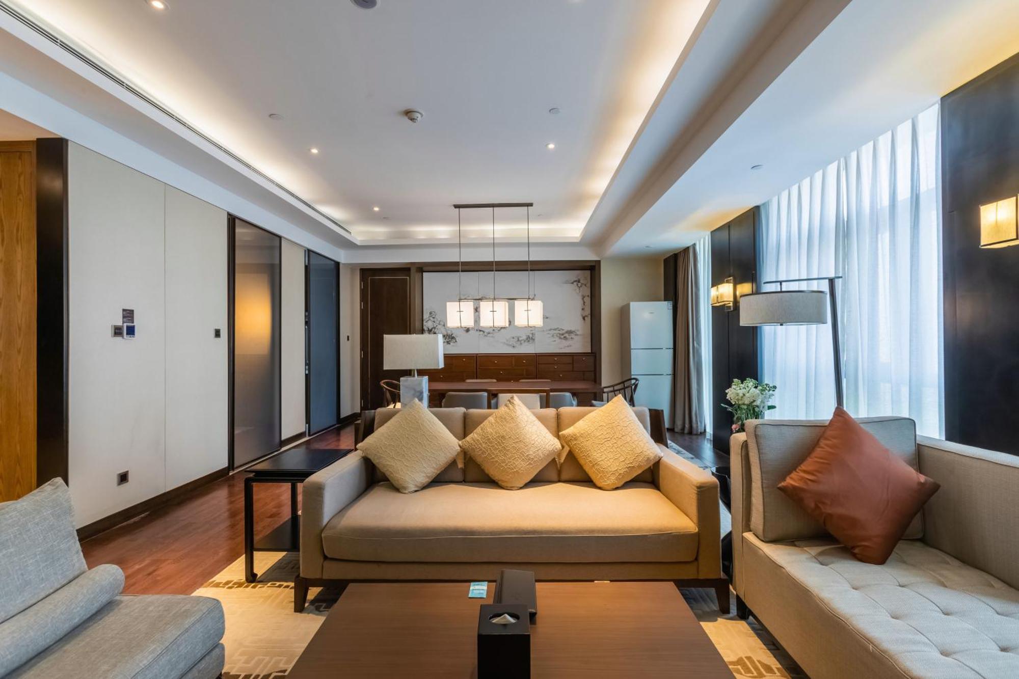 Hualuxe Wuxi Taihu Hotel Exterior foto